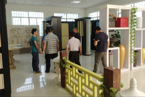 考察團(tuán)參觀青龍展廳 EVB保溫砂漿