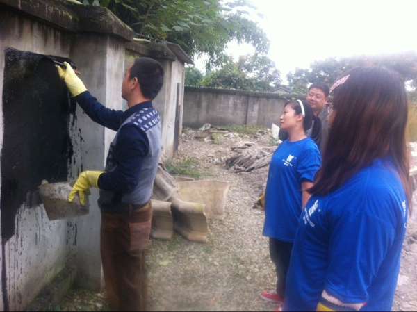 周工指導(dǎo)如何把涂料刷得薄而均勻 四川防水